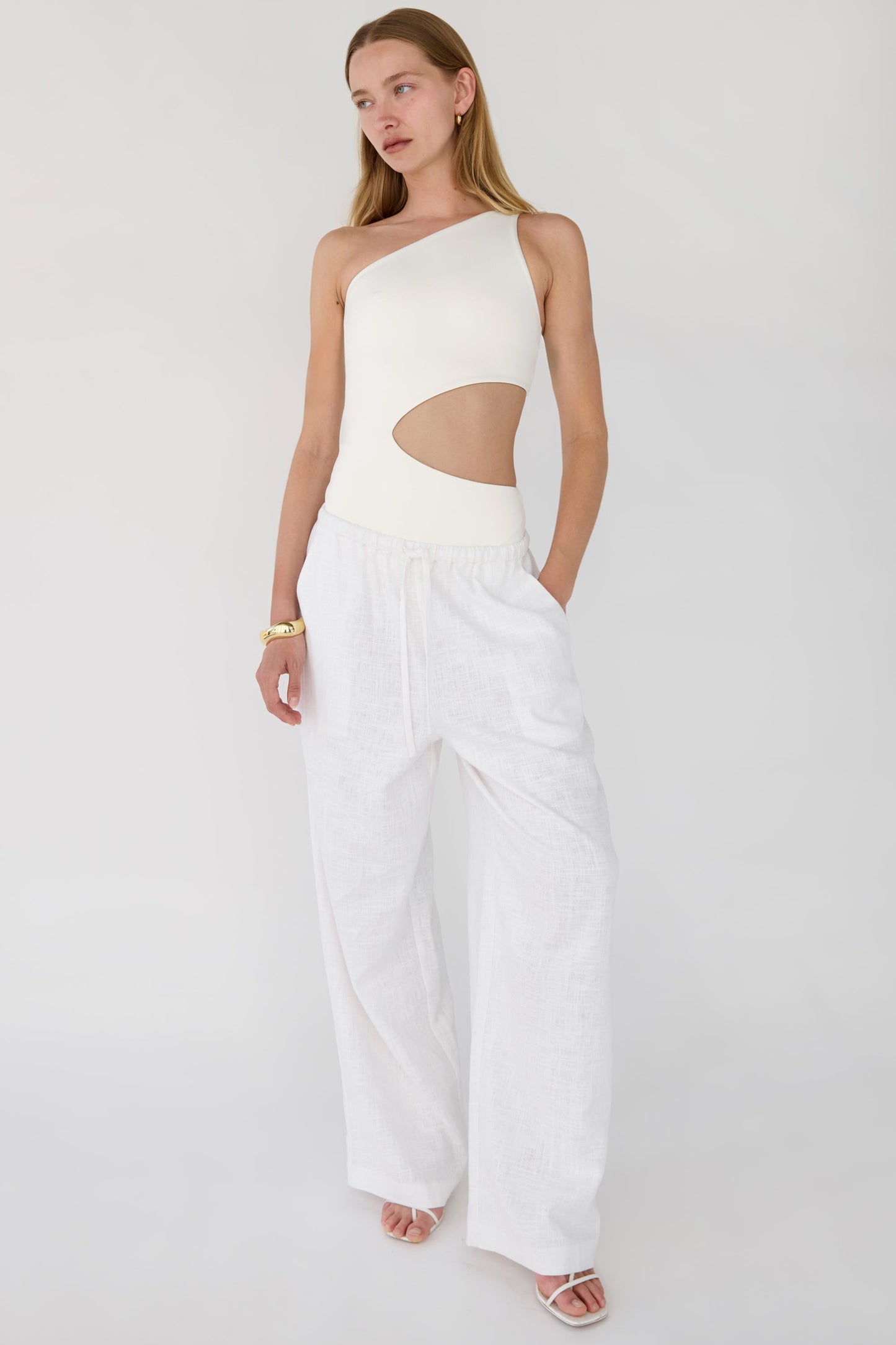 ONE SHOULDER ONE-PIECE SWIMSUIT WITH CUTOUT