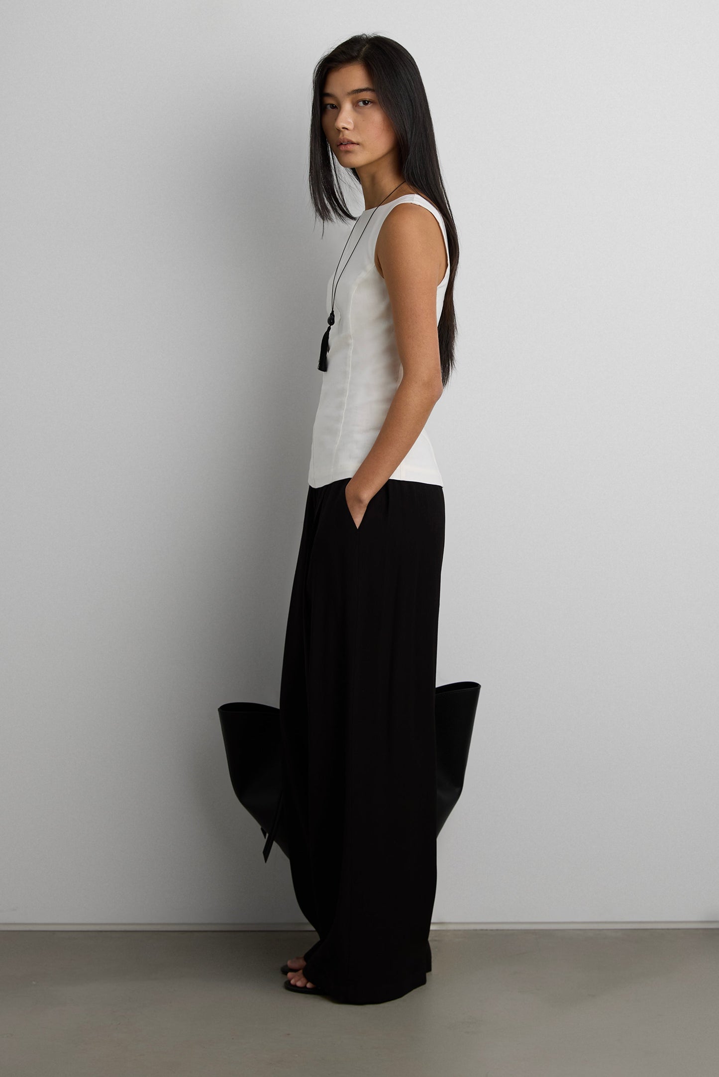 LINEN BLEND HIGH NECKLINE SLEEVELESS TOP