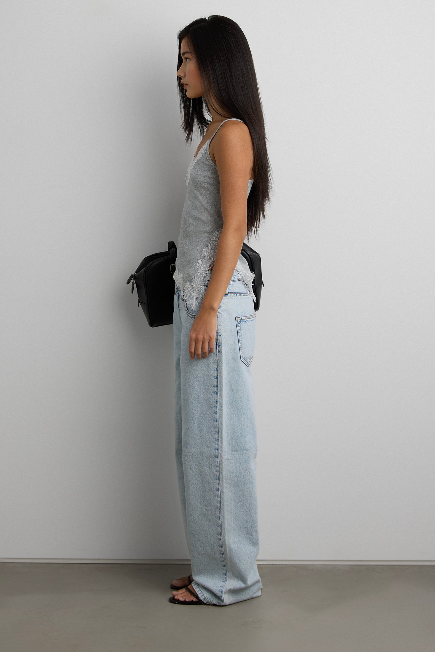 LOW RISE STRAIGHT LEG JEAN