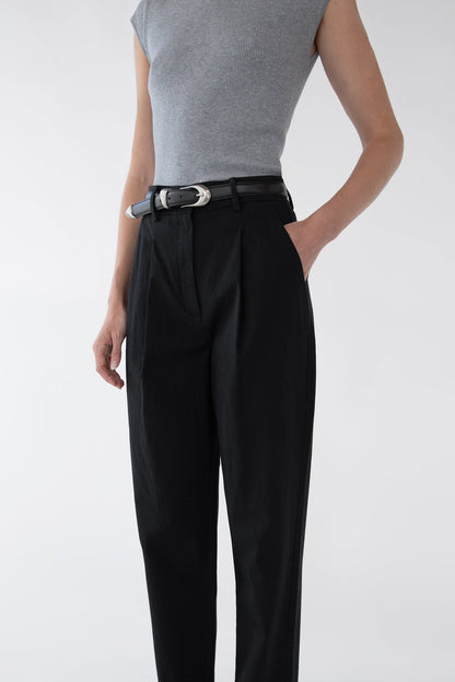 HIGH-RISE TAPERED PANT