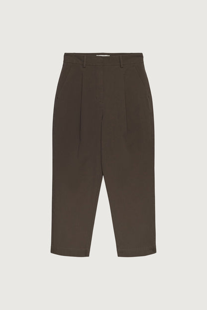 HIGH-RISE TAPERED PANT