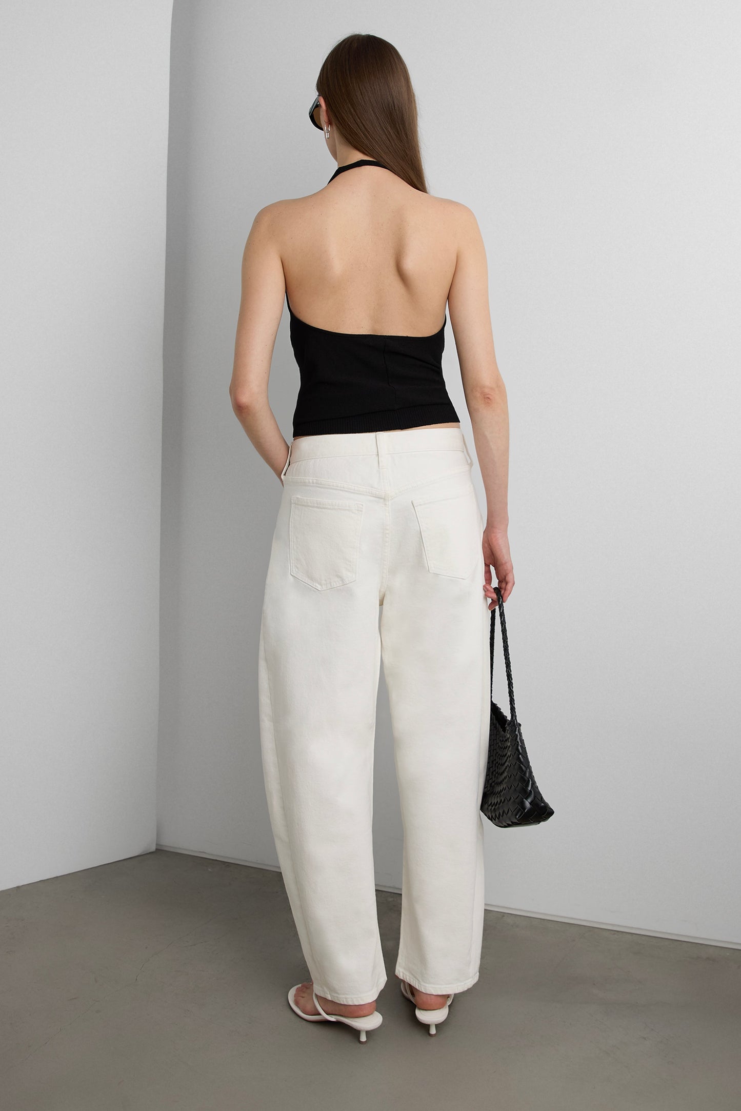 MID-RISE CURVED WAIST BARREL LEG PANT