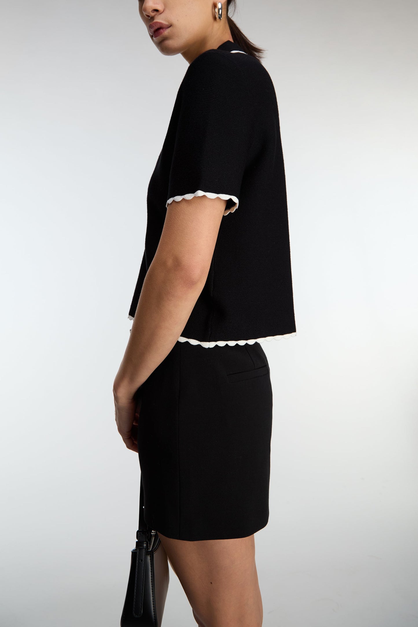 CROPPED COLLARED V-NECK SHORT SLEEVE SWEATER