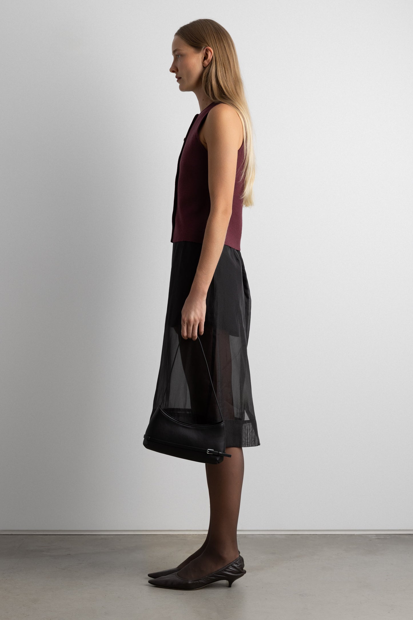 SLEEVELESS KNIT VEST WITH BUTTONS