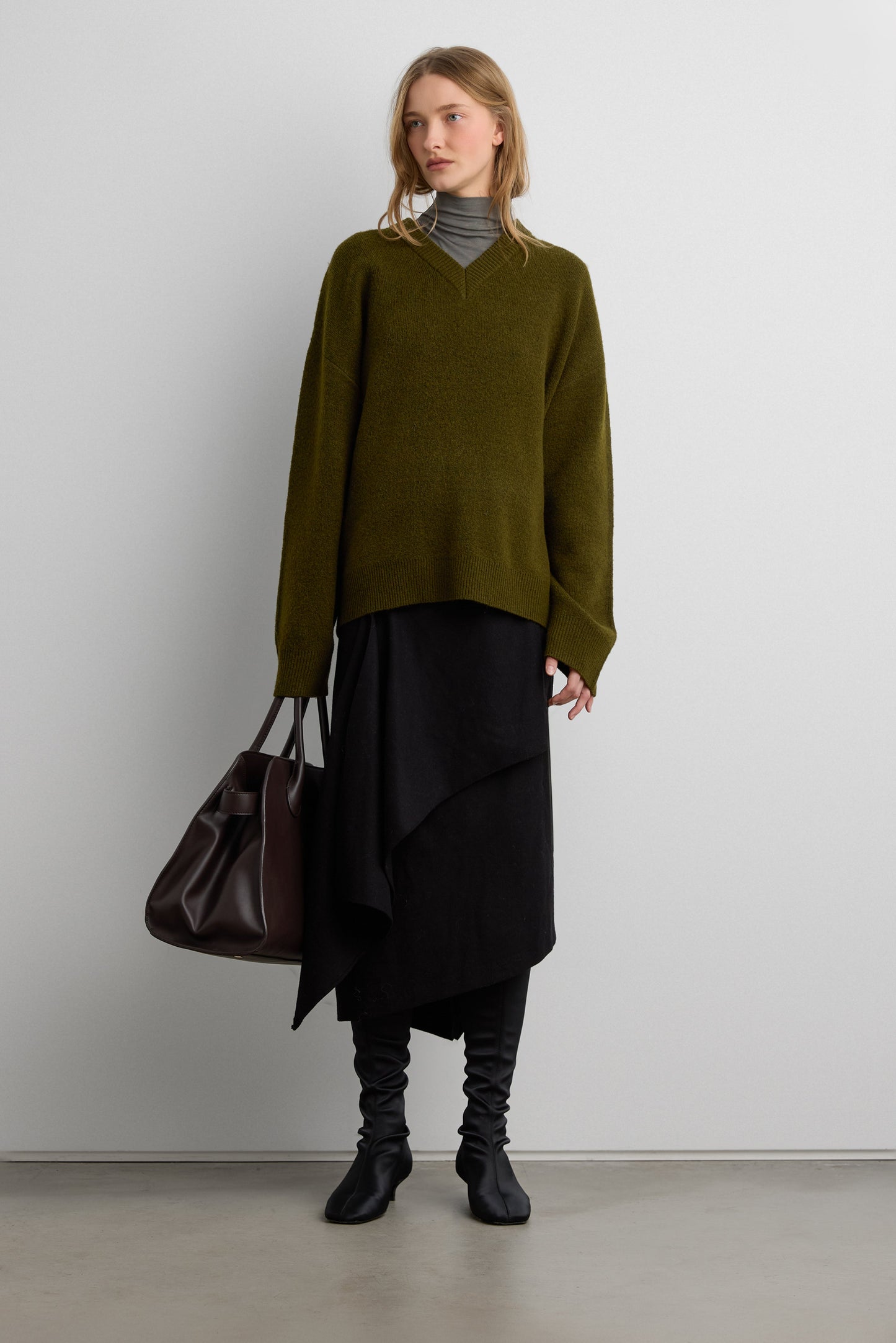 V-NECK SWEATER