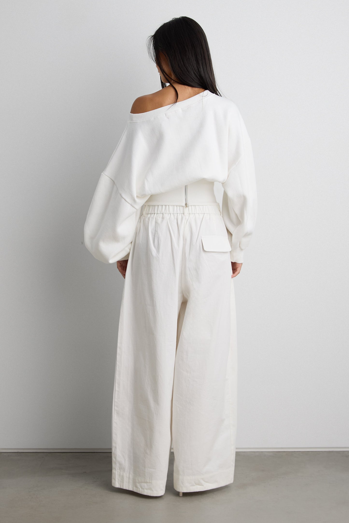 SWEATSHIRT WITH ZIP-BACK WAIST