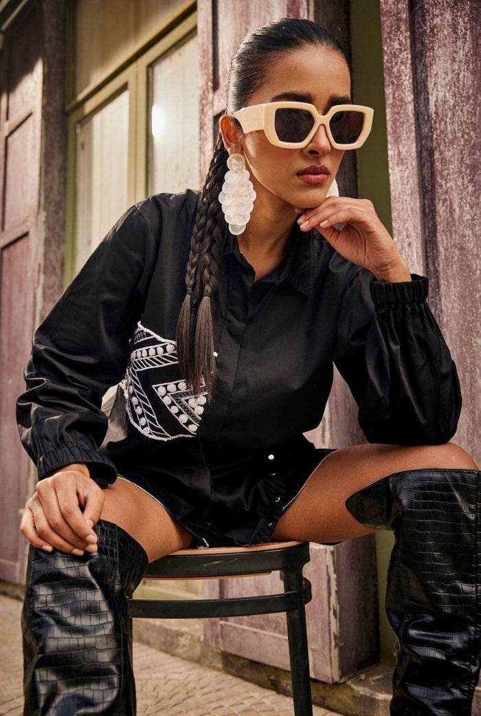 Geometric embroidered black shirt