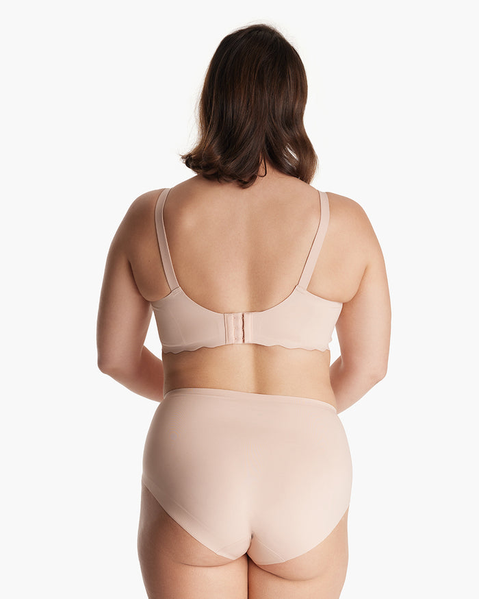 Beige Jelly Strip Seamless Nursing Bra YN46 set, rear view. Adjustable straps, hook-and-eye, scalloped, M9 Pump ready.