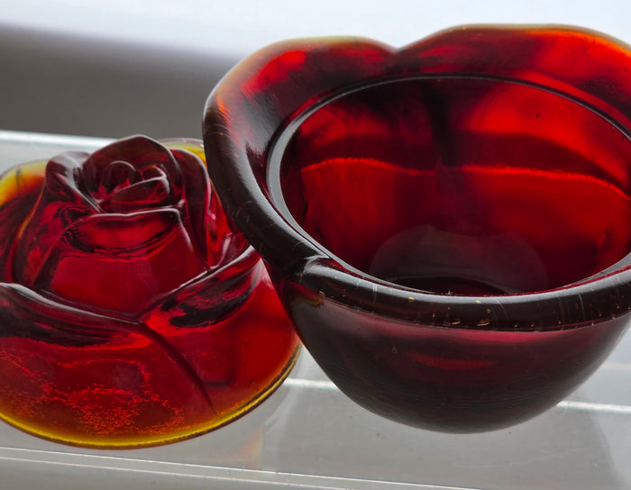 L.E Smith Glass red rose bowl with lid Glows