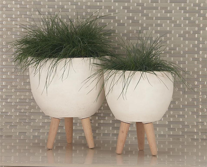 WHITE FIBERCLAY INDOOR OUTDOOR PLANTER WITH WOOD LEGS